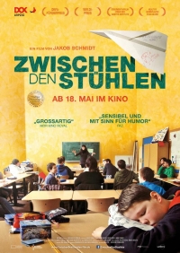 Zwischen den Stühlen Zwischen den Stühlen